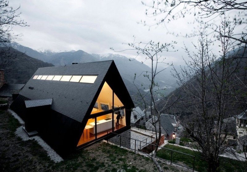 Современный дом в горах
